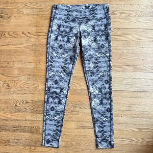 Athleta Leggings Womens Med Black White Gray Geo 7/8 Athletic Workout Yoga Train